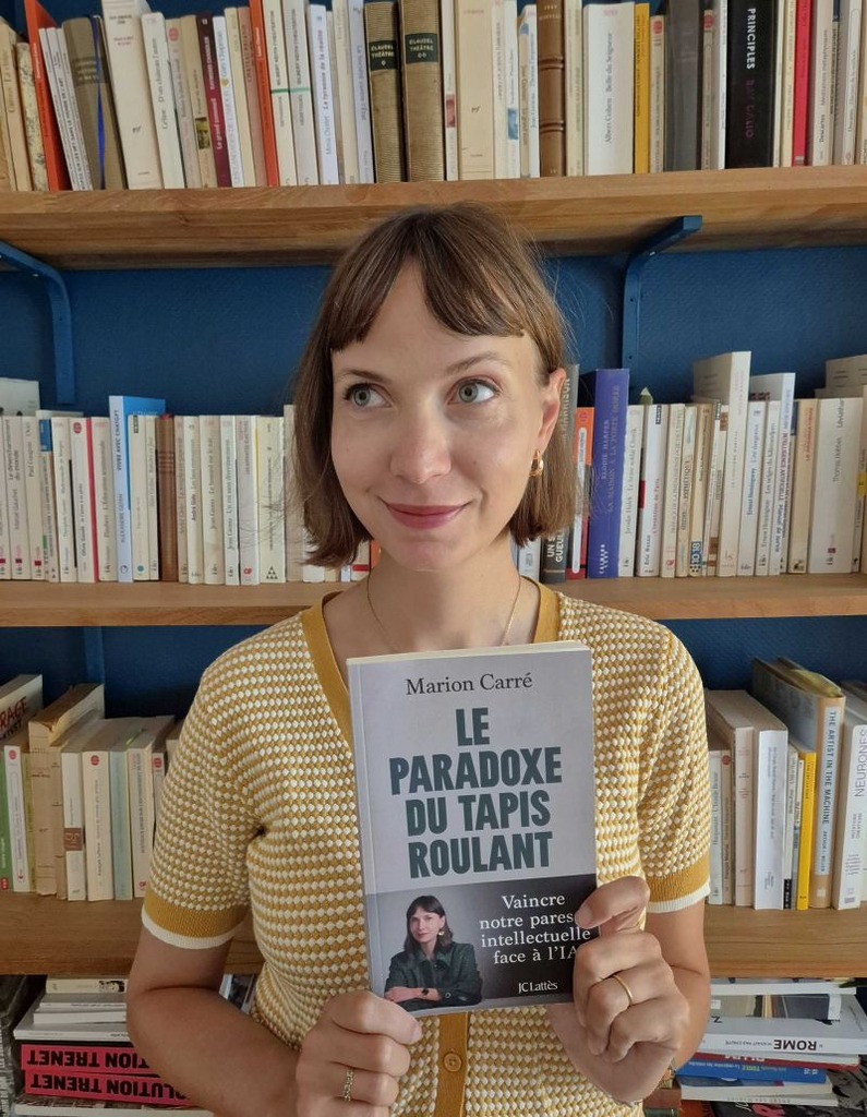 Marion Carré avec son livre